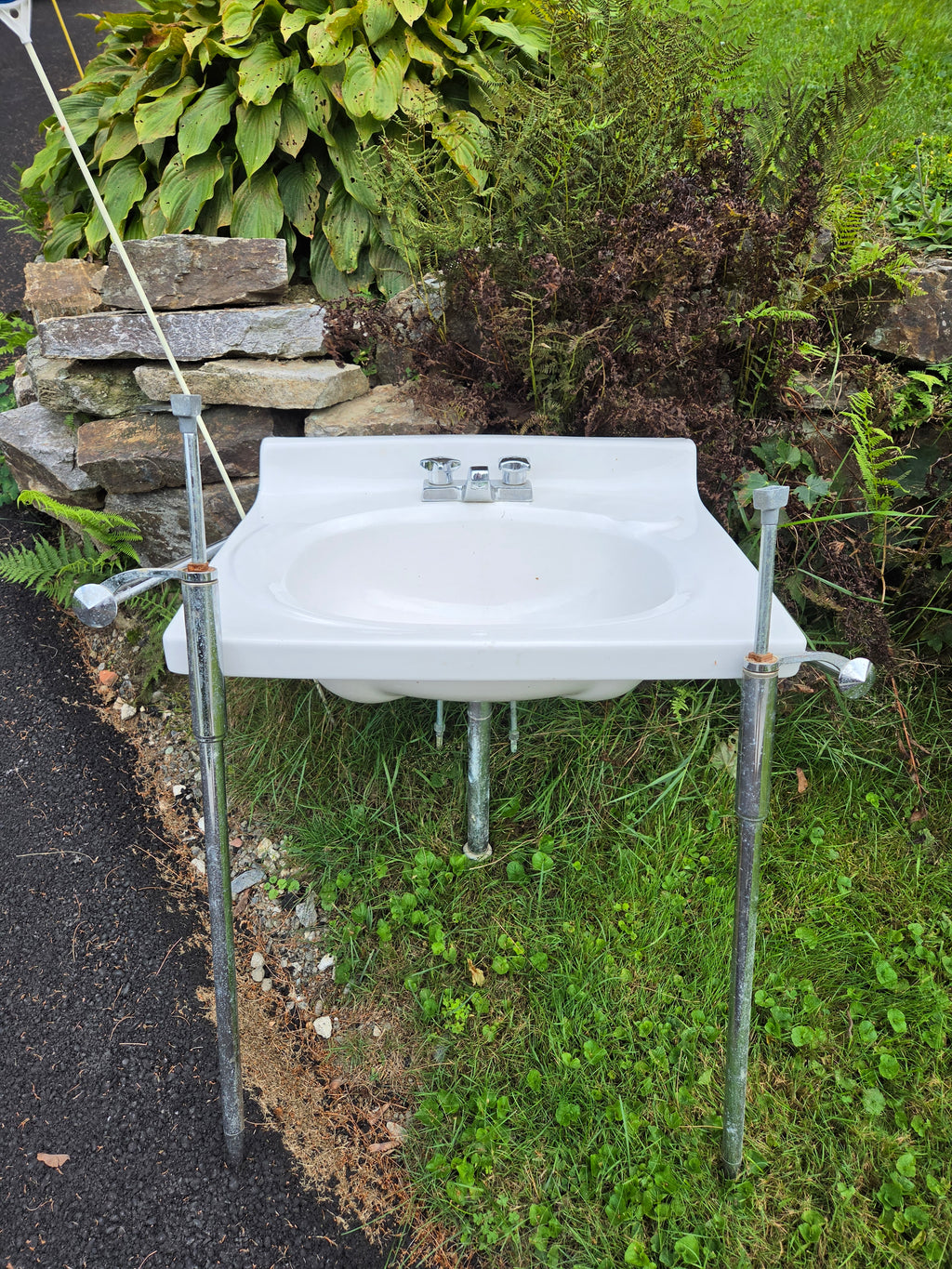 Wall Sink w/ Towel Bars