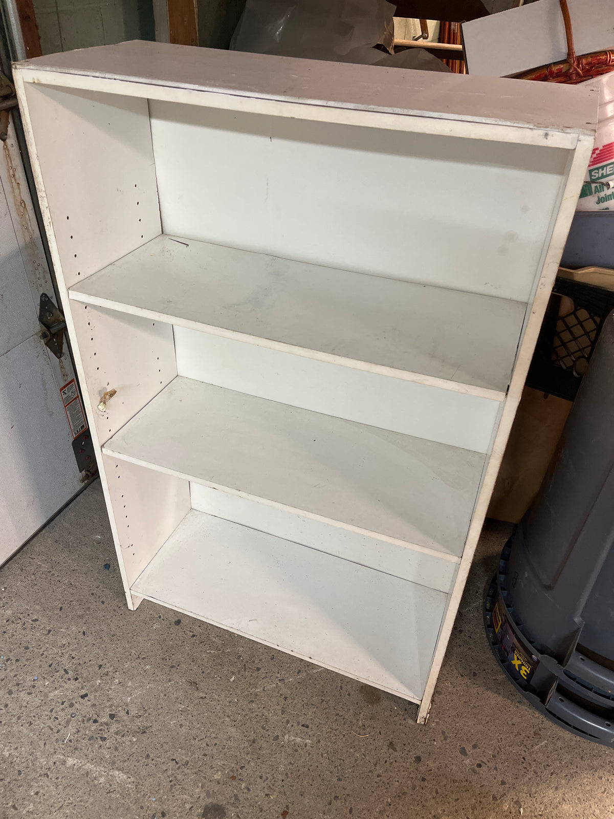 Adjustable bookshelf