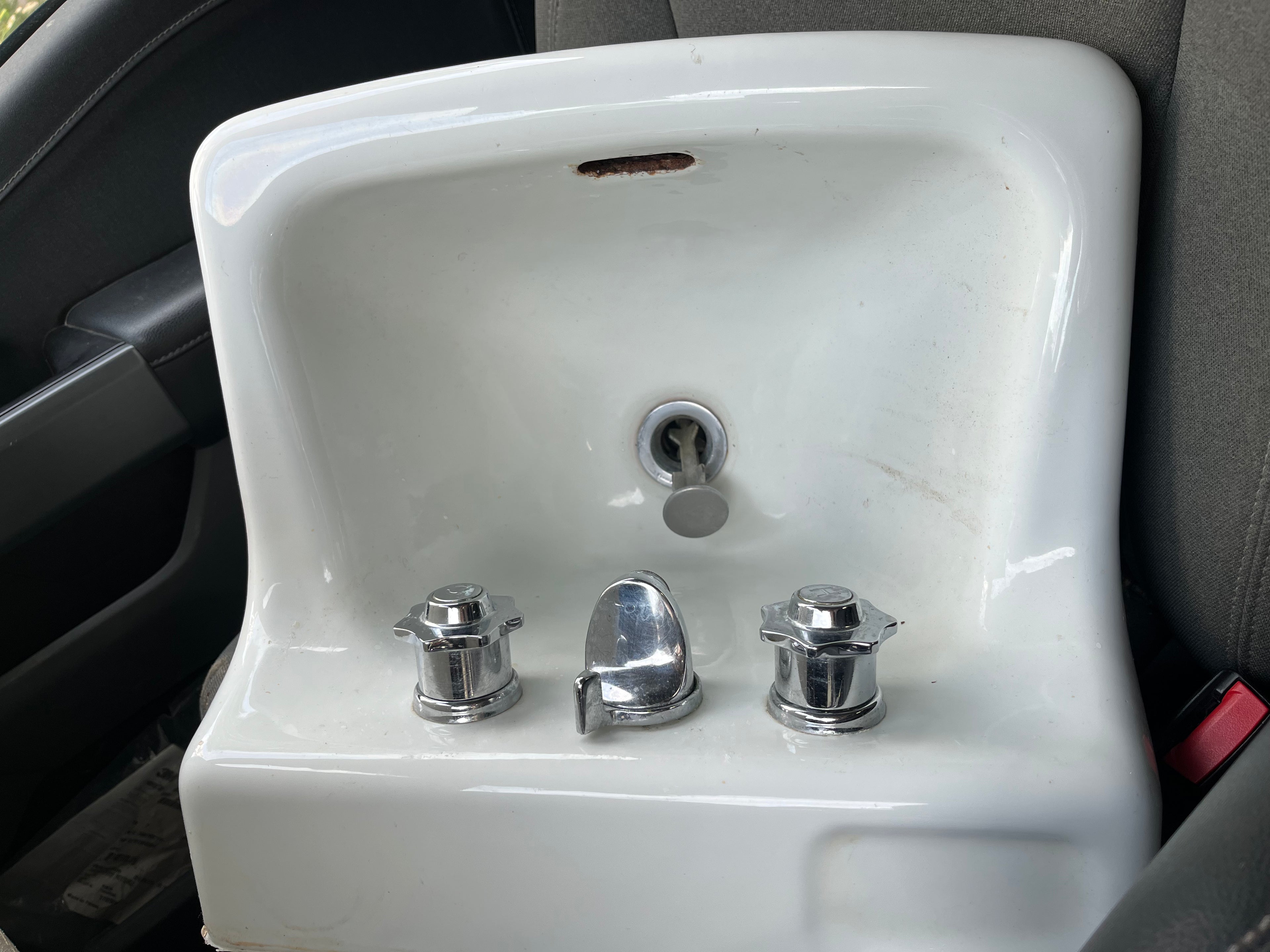 Wall-Hung Sink