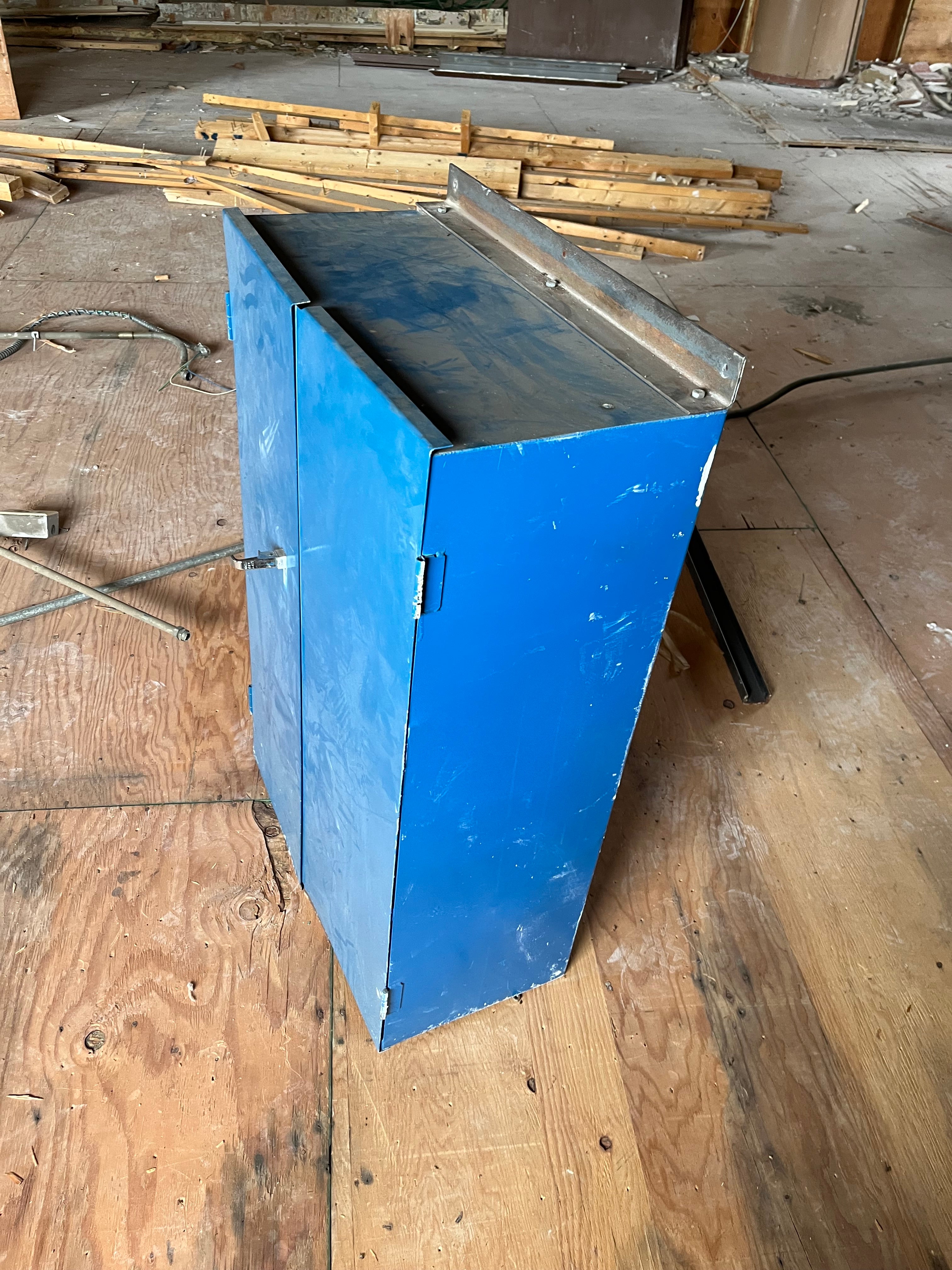 Metal storage cabinet
